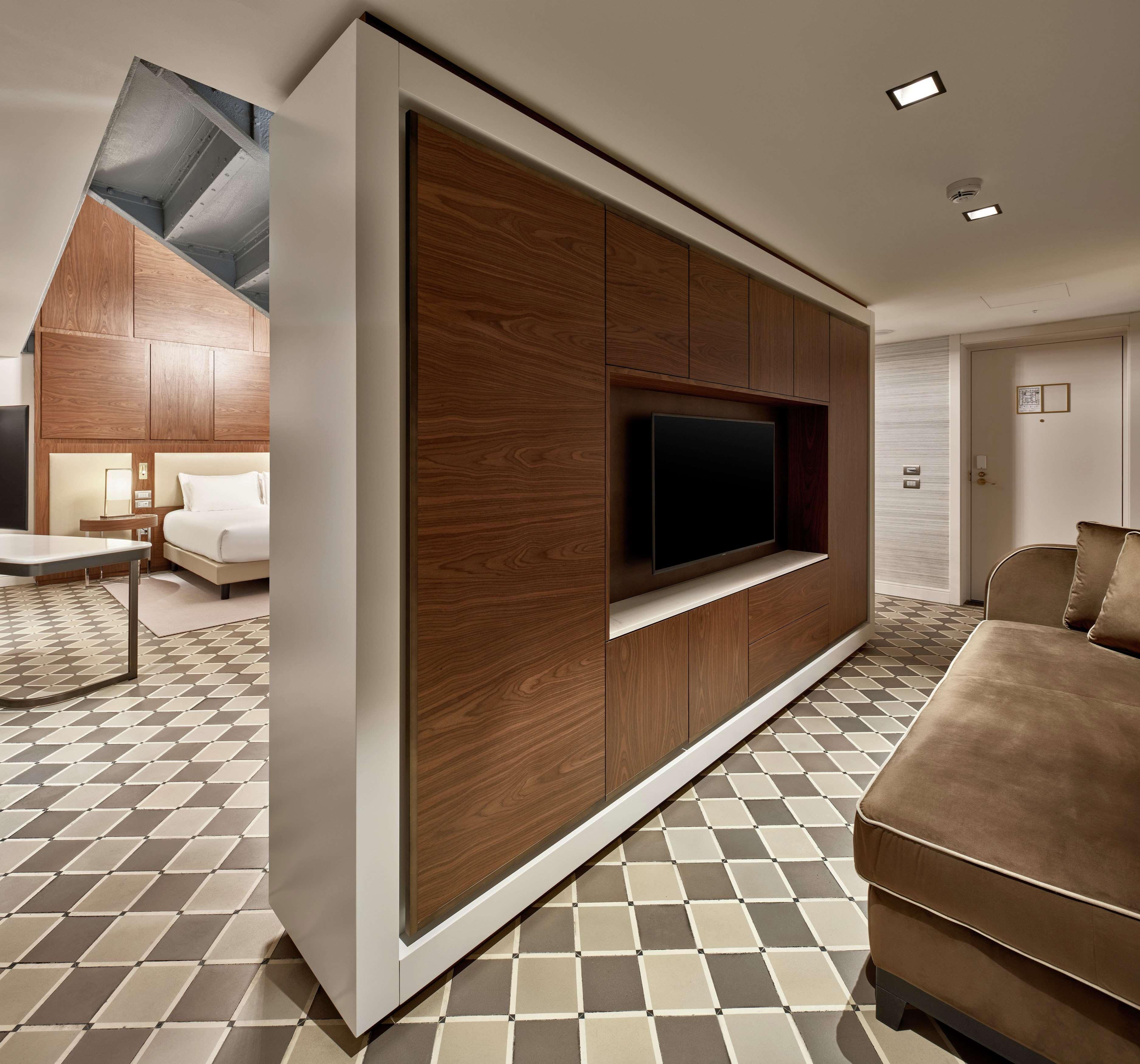 Doubletree By Hilton Trieste Esterno foto