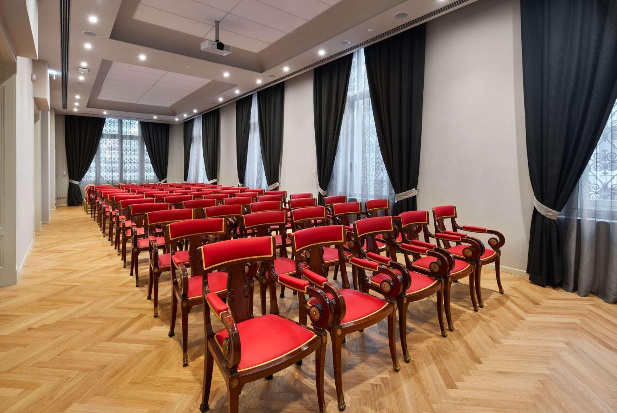 Doubletree By Hilton Trieste Esterno foto