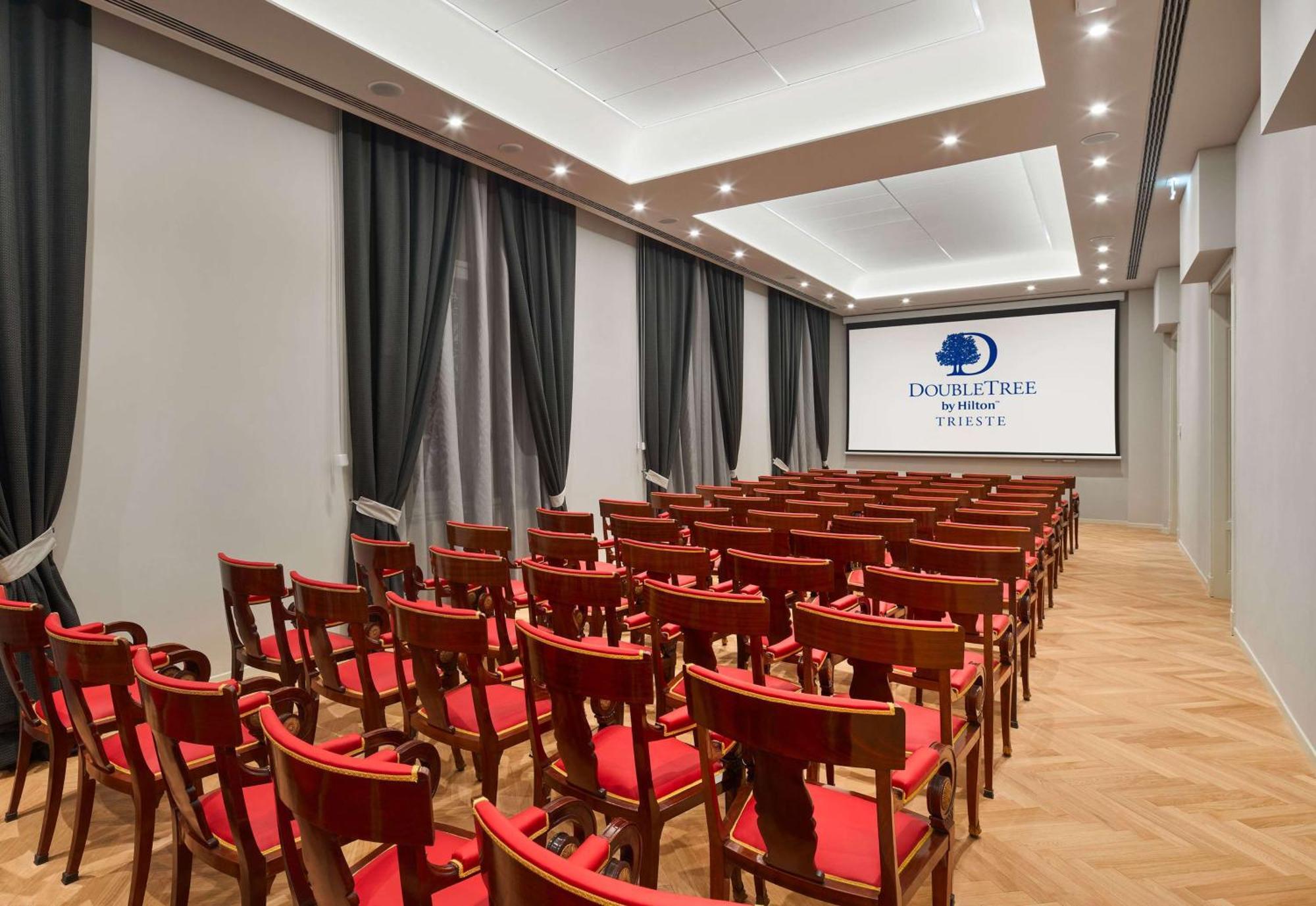 Doubletree By Hilton Trieste Esterno foto