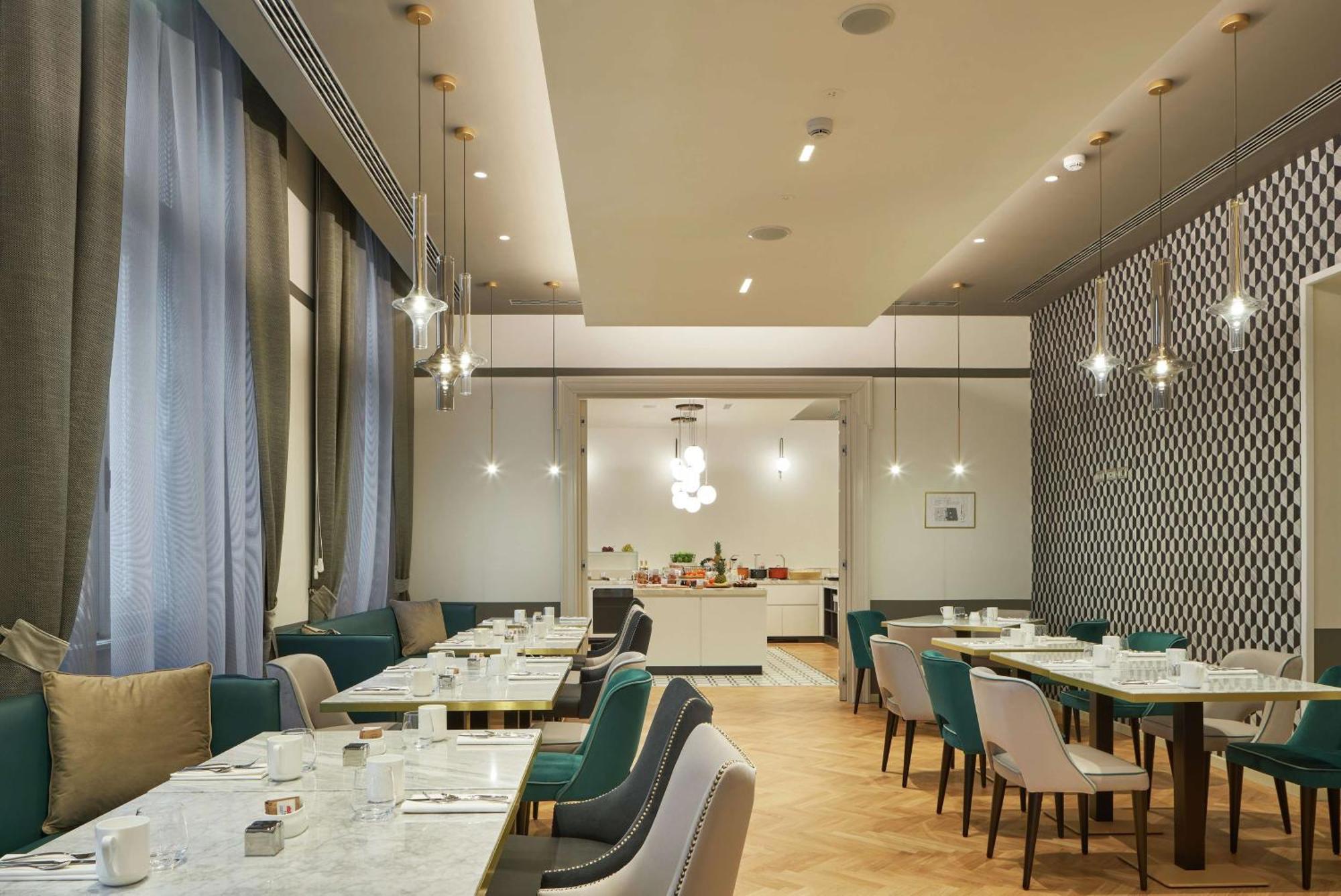 Doubletree By Hilton Trieste Esterno foto