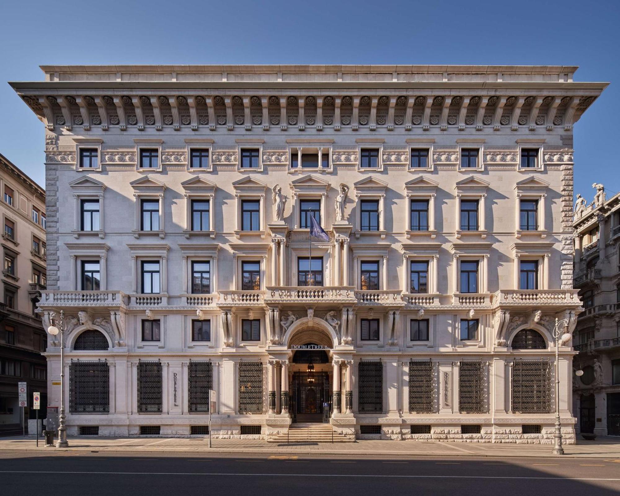 Doubletree By Hilton Trieste Esterno foto